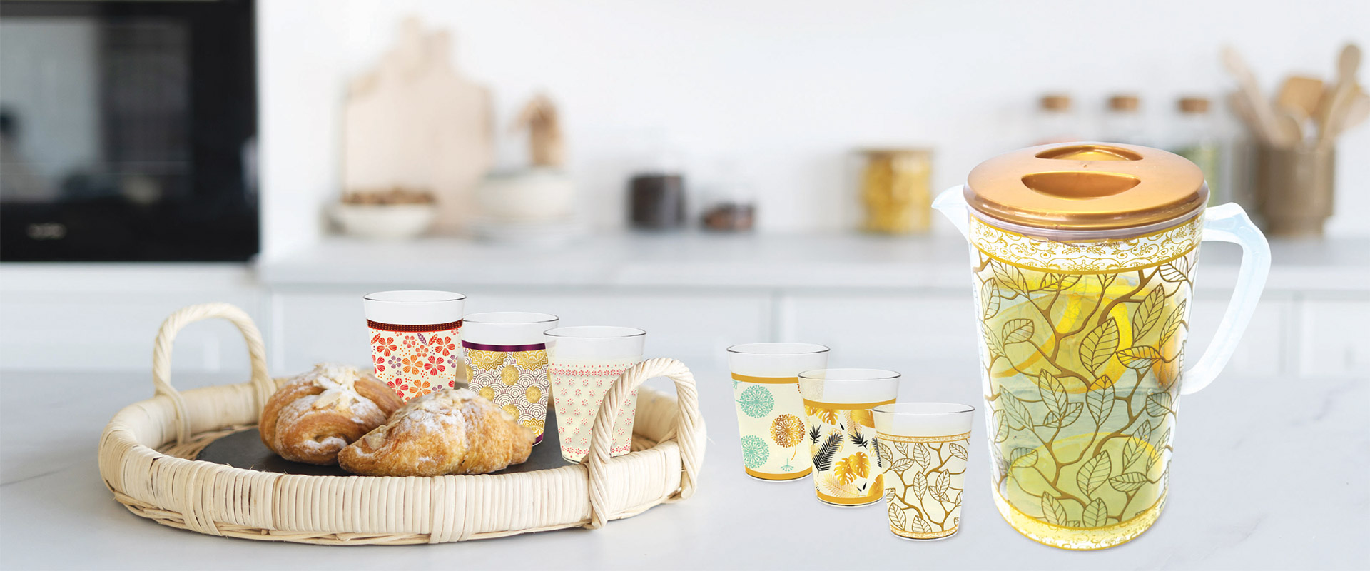 Gold Kapaklı ve Şeffaf Desenli Sürahi ve Bardak Setleri